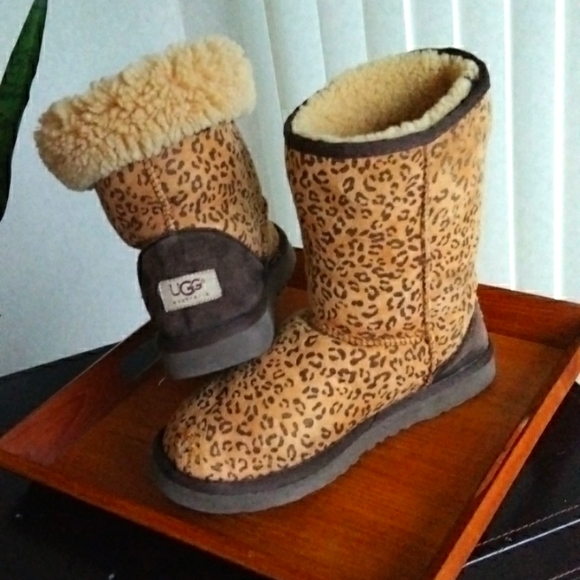 UGG Shoes - UGG Classic Short Boot Style 5825 Suede Shearling